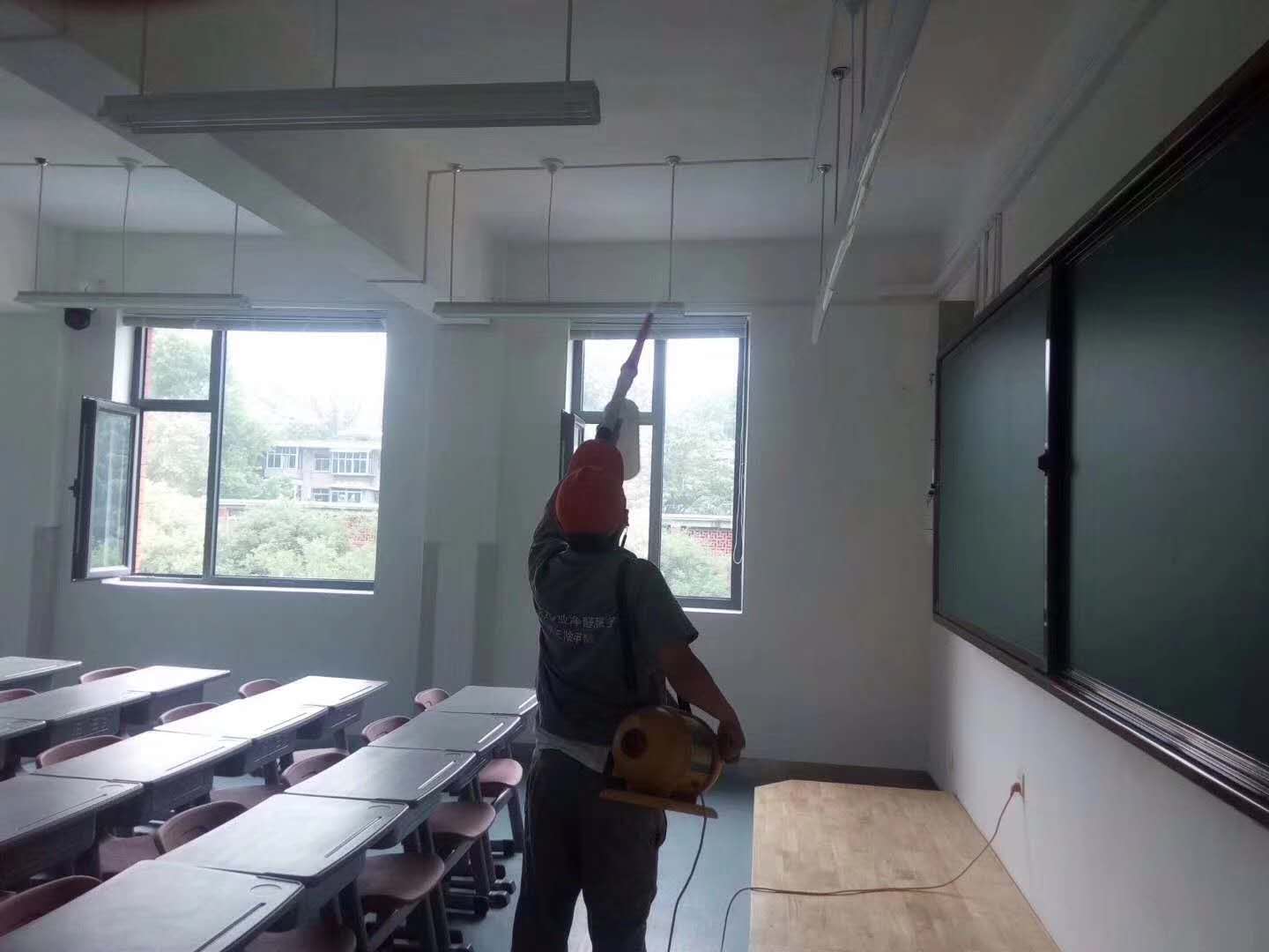 學(xué)校教室噴槍全方位噴涂治理甲醛 學(xué)校教室噴槍全方位噴涂治理甲醛